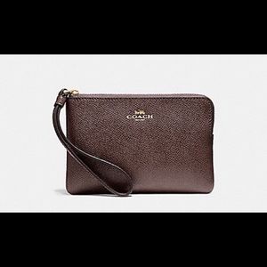 New Coach Corner Zip in Crossgrain Leather